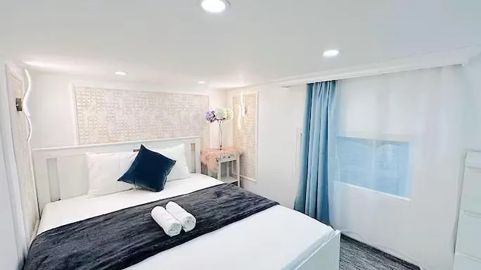 Gazde/Camere de închiriat In Jozsef Krt 50 *