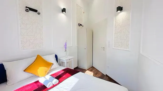 In Jozsef Krt 50 Gazde/Camere de închiriat *